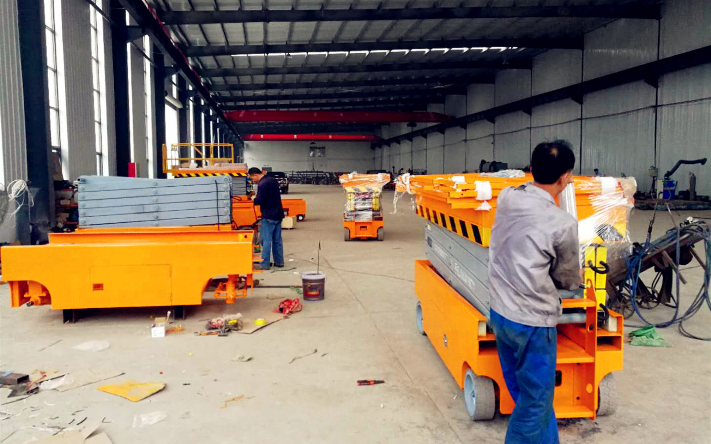 合肥客户订购2台升高6米自行走升降平台